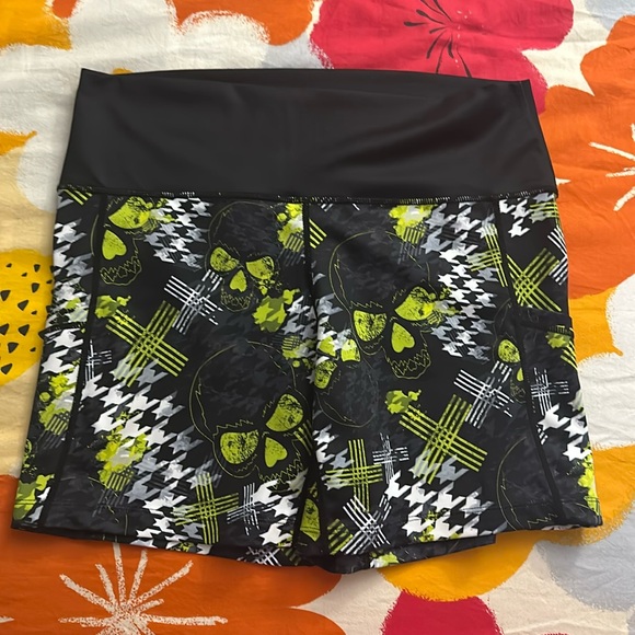Constantly Varied Gear Pants - Constantly Varied Gear CVG Abstract Skulls 5" Inseam Shorts Sz XL!